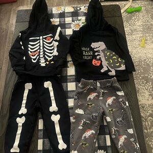 Lot of 2 toddler boys Carters Halloween oufits 2t